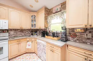 219 Kensington Ave, Bayport, NY 11705 - Photo 13