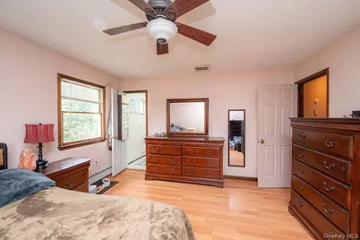 219 Kensington Avenue, Bayport, NY 11705 - Photo 19