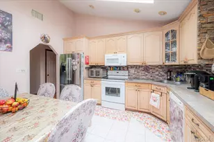 219 Kensington Ave, Bayport, NY 11705 - Photo 11