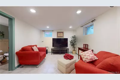 3401 Homestead Avenue, Wantagh, NY 11793 - Photo 31