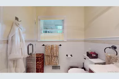 3401 Homestead Avenue, Wantagh, NY 11793 - Photo 23