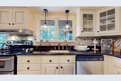3401 Homestead Avenue, Wantagh, NY 11793 - Photo 13