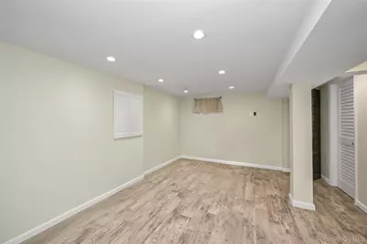 77 Landau Avenue, Elmont, NY 11003 - Photo 15