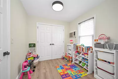 77 Landau Avenue, Elmont, NY 11003 - Photo 9