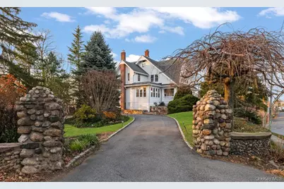 68 A Carlton Avenue, Port Washington, NY 11050 - Photo 3