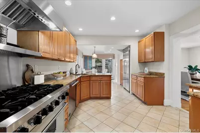 68 A Carlton Avenue, Port Washington, NY 11050 - Photo 9