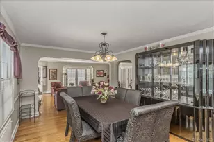 36 Roosevelt Pl, Rockville Centre, NY 11570 - Photo 5