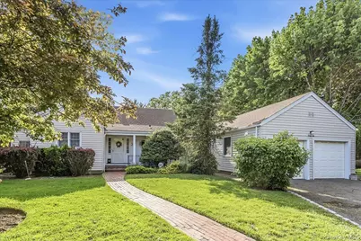 36 Roosevelt Place, Rockville Centre, NY 11570 - Photo 1