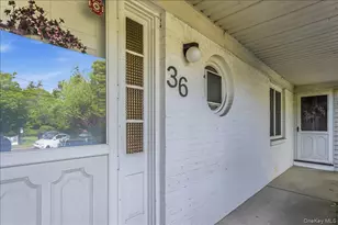 36 Roosevelt Pl, Rockville Centre, NY 11570 - Photo 15