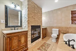 157 Manor St, Plainview, NY 11803 - Photo 29