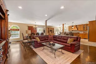 157 Manor St, Plainview, NY 11803 - Photo 9