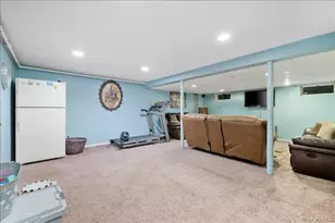 157 Manor St, Plainview, NY 11803 - Photo 35