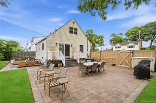 319 N Fulton Ave, Lindenhurst, NY 11757 - Photo 11