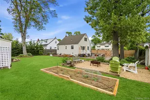319 N Fulton Ave, Lindenhurst, NY 11757 - Photo 13