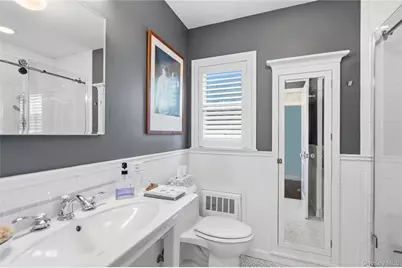 319 N Fulton Avenue, Lindenhurst, NY 11757 - Photo 5