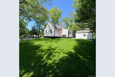 100 Maple Lane, Medford, NY 11763 - Photo 3