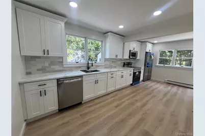 100 Maple Lane, Medford, NY 11763 - Photo 23