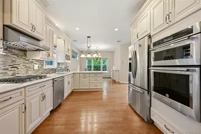 9 Oxford Court, Wheatley Heights, NY 11798 - Photo 15
