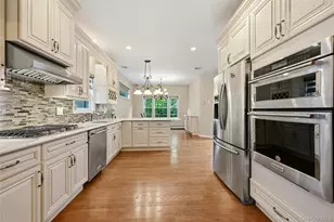 9 Oxford Court, Wheatley Heights, NY 11798 - Photo 15