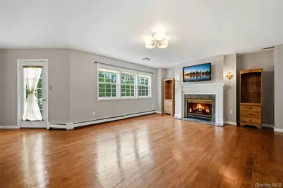 9 Oxford Court, Wheatley Heights, NY 11798 - Photo 21