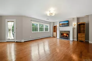 9 Oxford Court, Wheatley Heights, NY 11798 - Photo 21