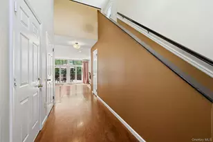 9 Oxford Court, Wheatley Heights, NY 11798 - Photo 3