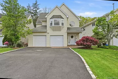 9 Oxford Court, Wheatley Heights, NY 11798 - Photo 1