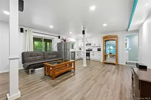 9 Oxford Court, Wheatley Heights, NY 11798 - Photo 31