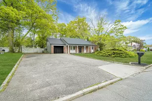 41 Winside Ln, Coram, NY 11727 - Photo 27