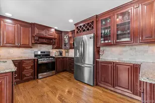 2968 Islip Ct, Wantagh, NY 11793 - Photo 7