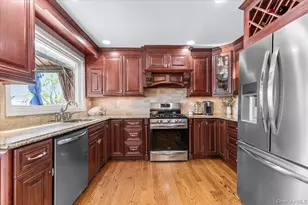 2968 Islip Ct, Wantagh, NY 11793 - Photo 9