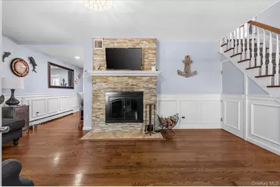 2968 Islip Court, Wantagh, NY 11793 - Photo 7