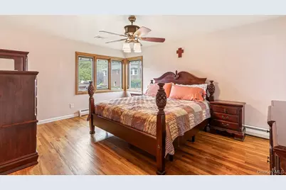 15 Royal Way, New Hyde Park, NY 11040 - Photo 15