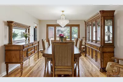 15 Royal Way, New Hyde Park, NY 11040 - Photo 7