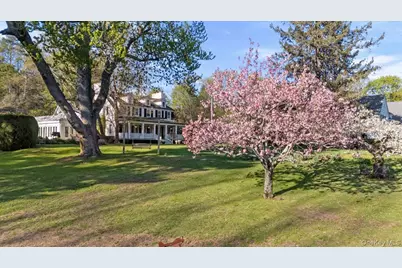 4 Roads End, Brookville, NY 11545 - Photo 3