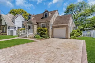 1395 Exeter St, Baldwin, NY 11510 - Photo 3