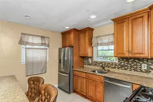 1395 Exeter St, Baldwin, NY 11510 - Photo 9