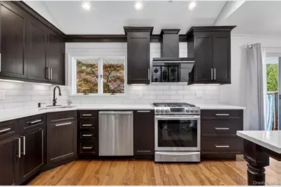 5 Joseph Court, Syosset, NY 11791 - Photo 5