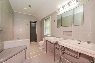 111 Clent Road, Great Neck, NY 11021 - Photo 25
