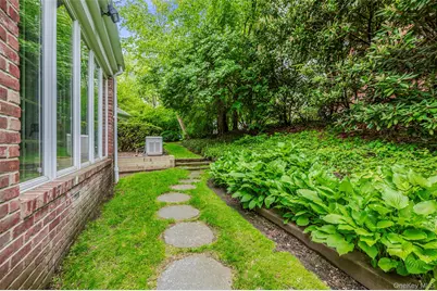 111 Clent Road, Great Neck, NY 11021 - Photo 35