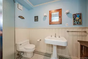 111 Clent Rd, Great Neck, NY 11021 - Photo 33