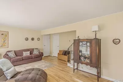 28 Linwood Place, Massapequa Park, NY 11762 - Photo 5