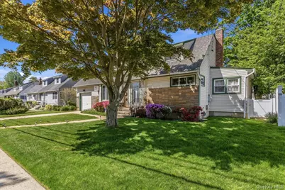 28 Linwood Place, Massapequa Park, NY 11762 - Photo 3