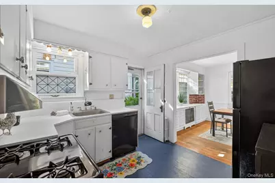 67 Nassau Road, Great Neck, NY 11021 - Photo 15