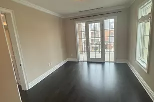 1000 Royal Ct, New Hyde Park, NY 11040 - Photo 9