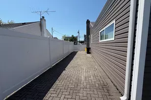 109 Lincoln Pl, Massapequa, NY 11758 - Photo 17