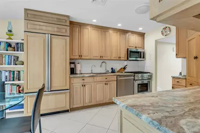28 Penguin Lane, Commack, NY 11725 - Photo 15