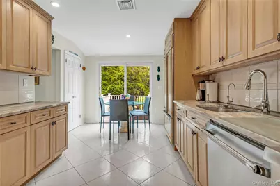 28 Penguin Lane, Commack, NY 11725 - Photo 17