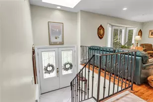 28 Penguin Ln, Commack, NY 11725 - Photo 5