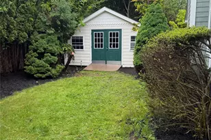 6 Robert Ct, Center Moriches, NY 11934 - Photo 9
